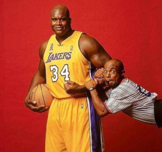 与脚步在肘 与脚步在肘